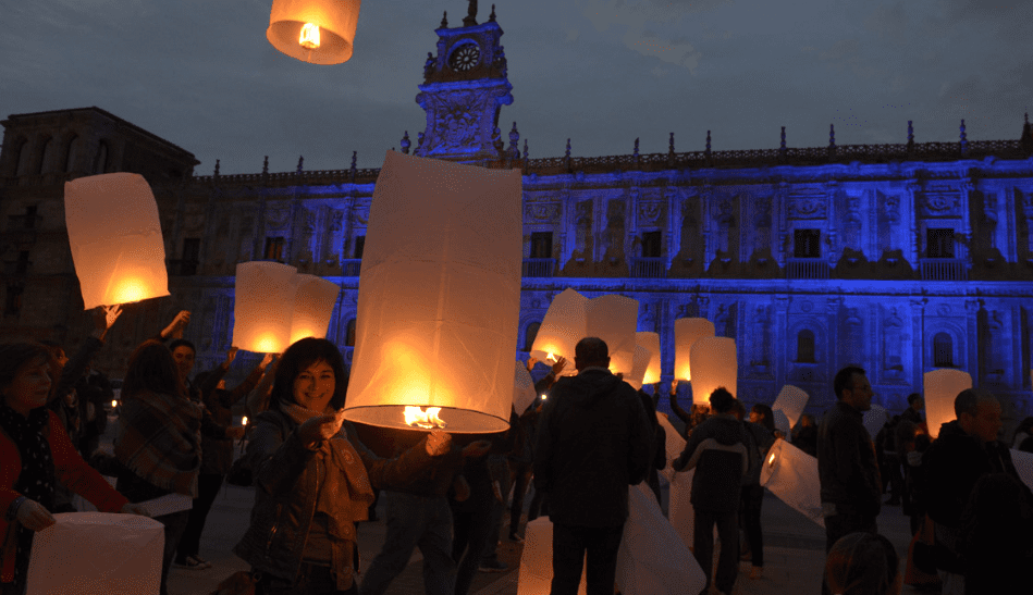 Lee más sobre el artículo Luces azules para dar apoyo a las personas con autismo en su día.